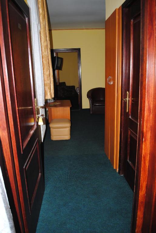 West Hotel 2*