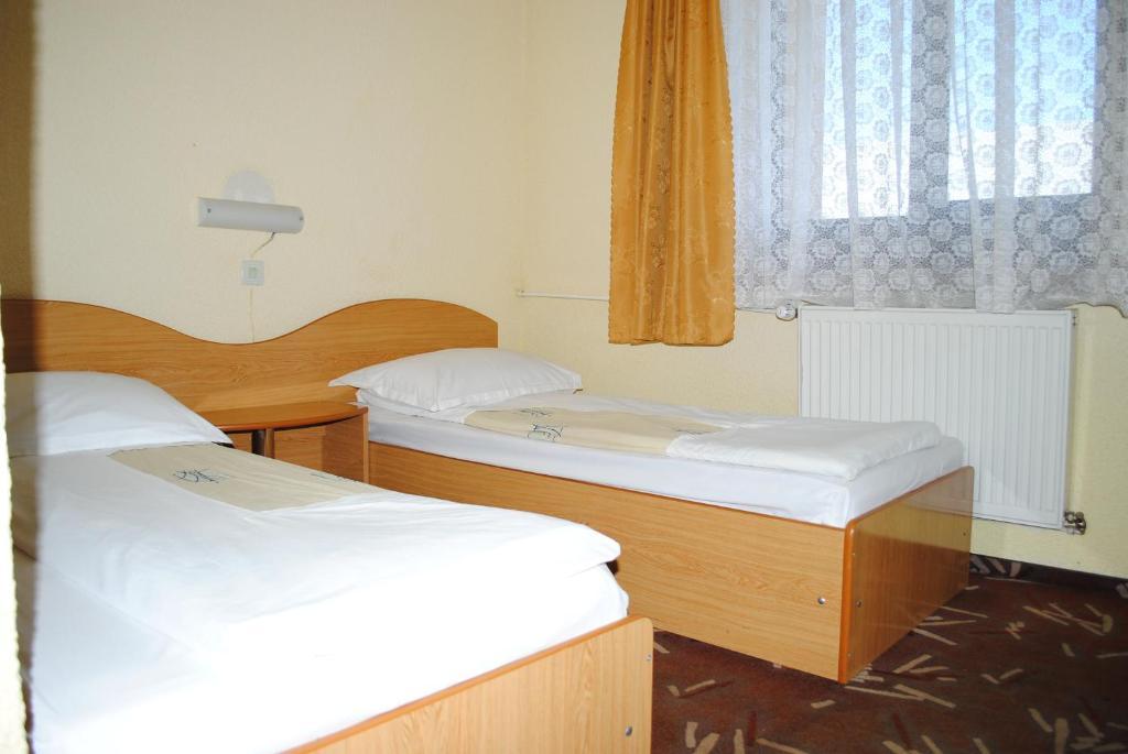 West Hotel 2*